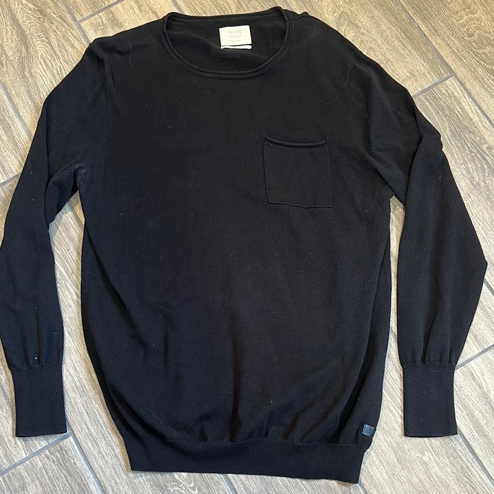 Globe Black Crew Neck Sweater, men’s size large. 100% cotton